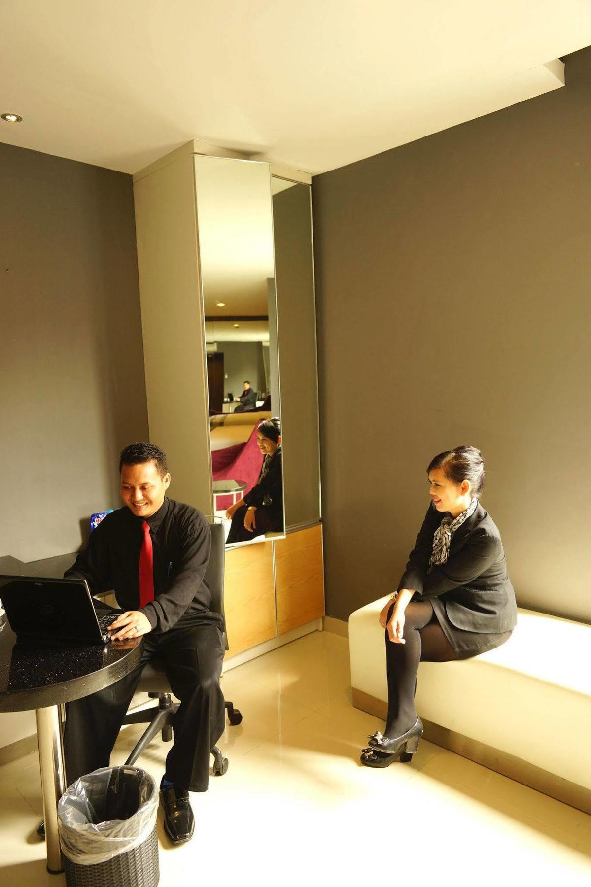 B Fashion Hotel Jakarta Exterior photo