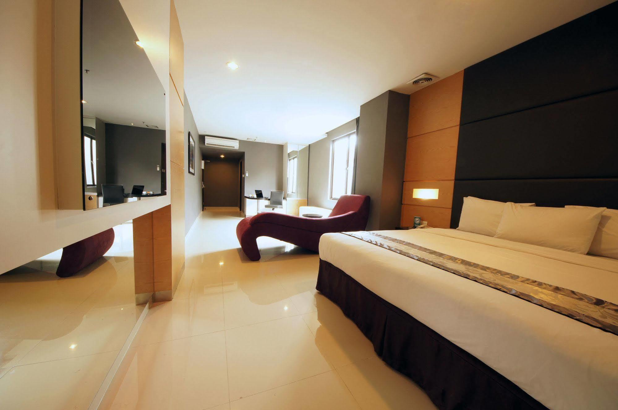 B Fashion Hotel Jakarta Exterior photo